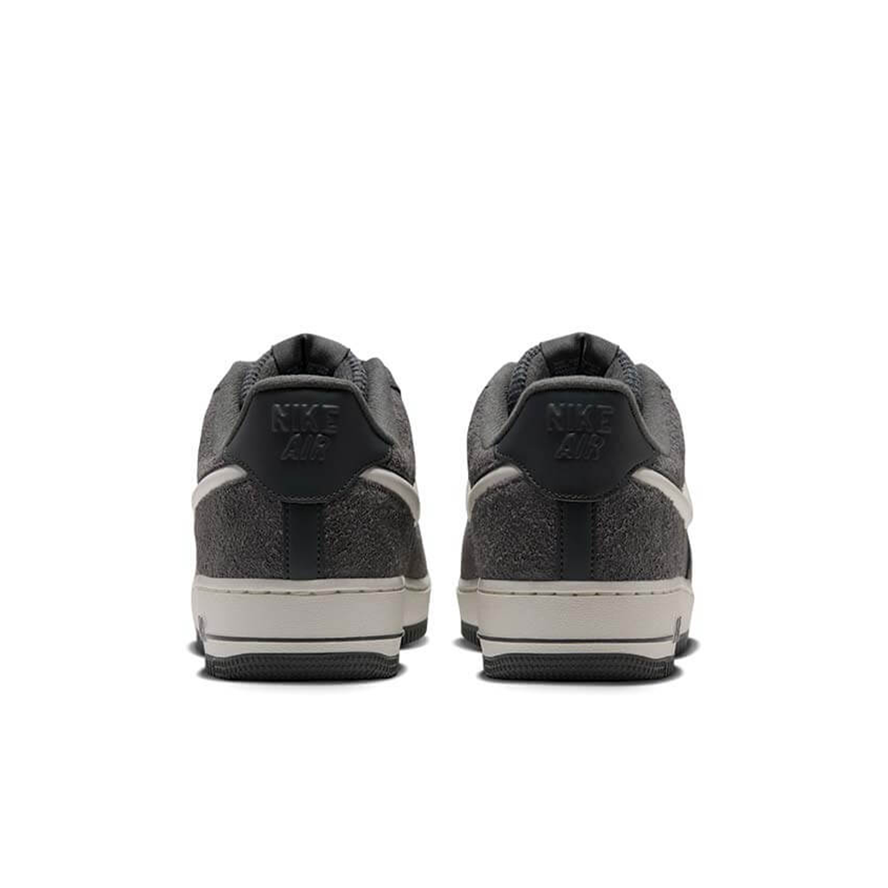 Nike Air Force 1 '07 LV8