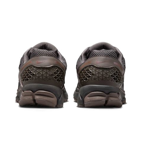 NIKE ZOOM VOMERO 5 CAVE STONE