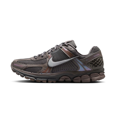 NIKE ZOOM VOMERO 5 CAVE STONE