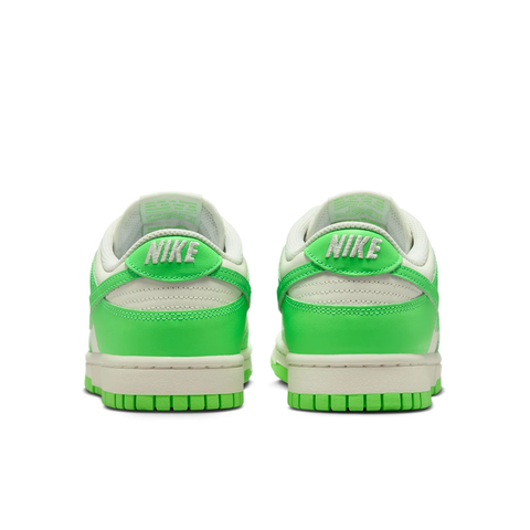 NIKE DUNK LOW WMNS SAIL GREEN STRIKE