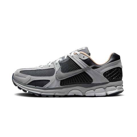 NIKE ZOOM VOMERO 5 SMOKE GREY